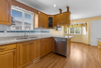 Primary Bedroom Photo of 34654 7 Avenue, Abbotsford, BC