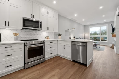 Kitchen Photo of 106 470 Esplanade Avenue, Harrison Hot Springs, BC