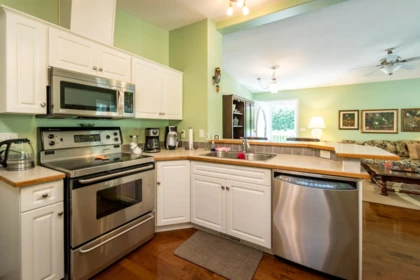 Breakfast Nook Photo of 101 4510 Sunshine Coast Highway, Sechelt, BC