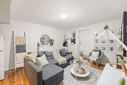 Entry Foyer Photo of 295 173 Street, Surrey, BC