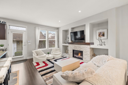 Kitchen Island Photo of 295 173 Street, Surrey, BC