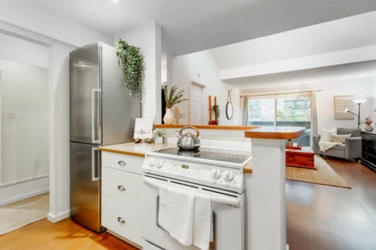 Breakfast Nook Photo of 319 206 E 15th Street, North Vancouver, BC
