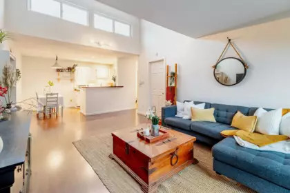 319 206 E 15th Street, North Vancouver, BC, Central Lonsdale — 1 bed apartment/condo for sale