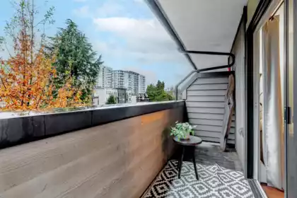 Powder Room Photo of 319 206 E 15th Street, North Vancouver, BC