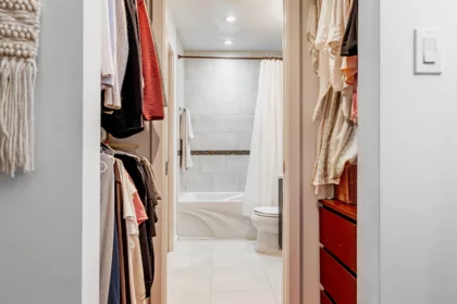 Walk-In Closet Photo of 319 206 E 15th Street, North Vancouver, BC