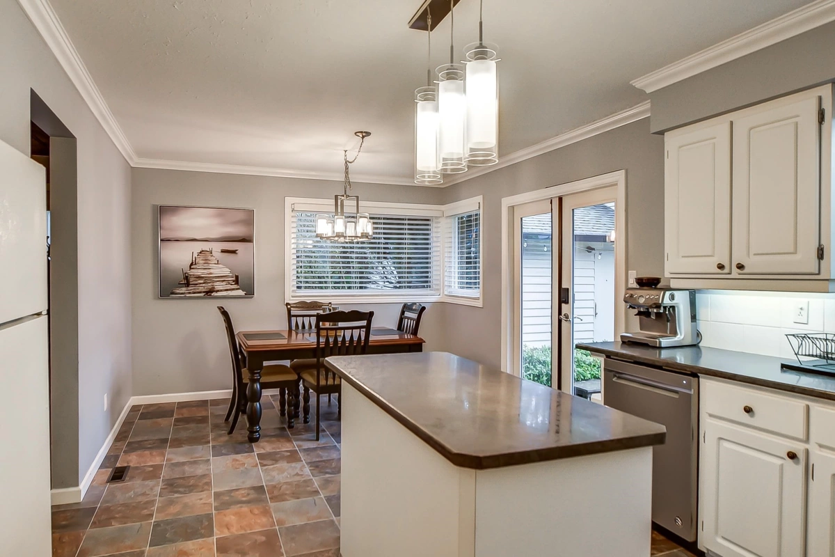 Entry Foyer Photo of 19735 48 Avenue, Langley, BC