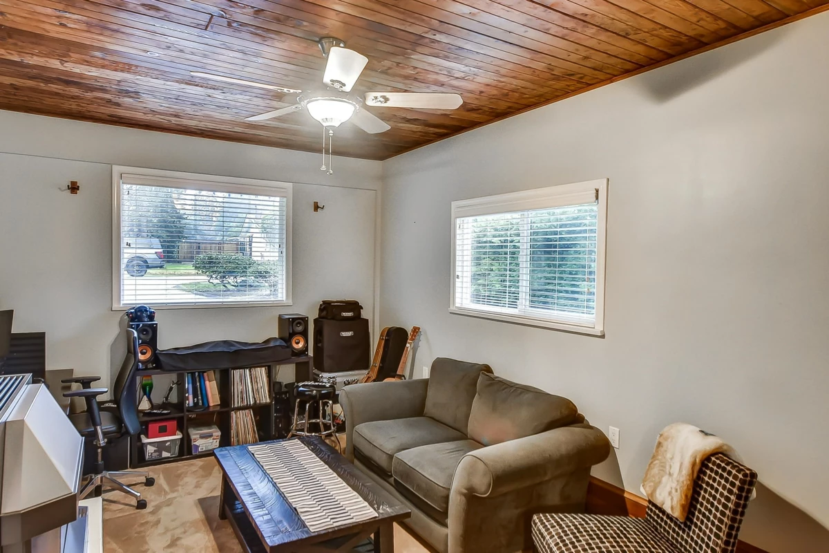 Front Yard Photo of 19735 48 Avenue, Langley, BC