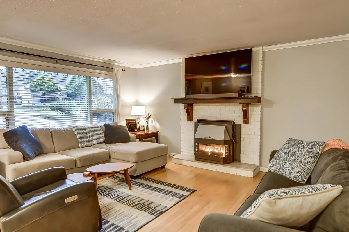 Kitchen Island Photo of 19735 48 Avenue, Langley, BC