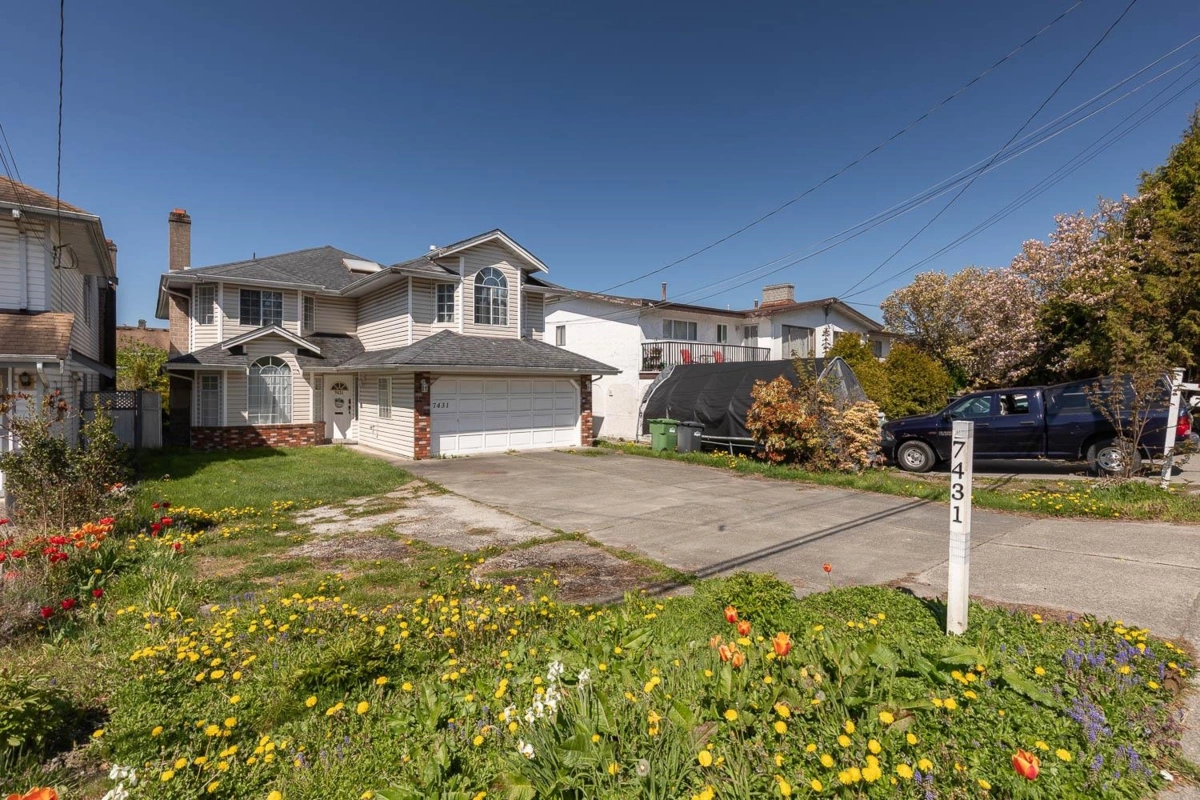Family Room Photo of 7431 No. 2 Road, Richmond, BC