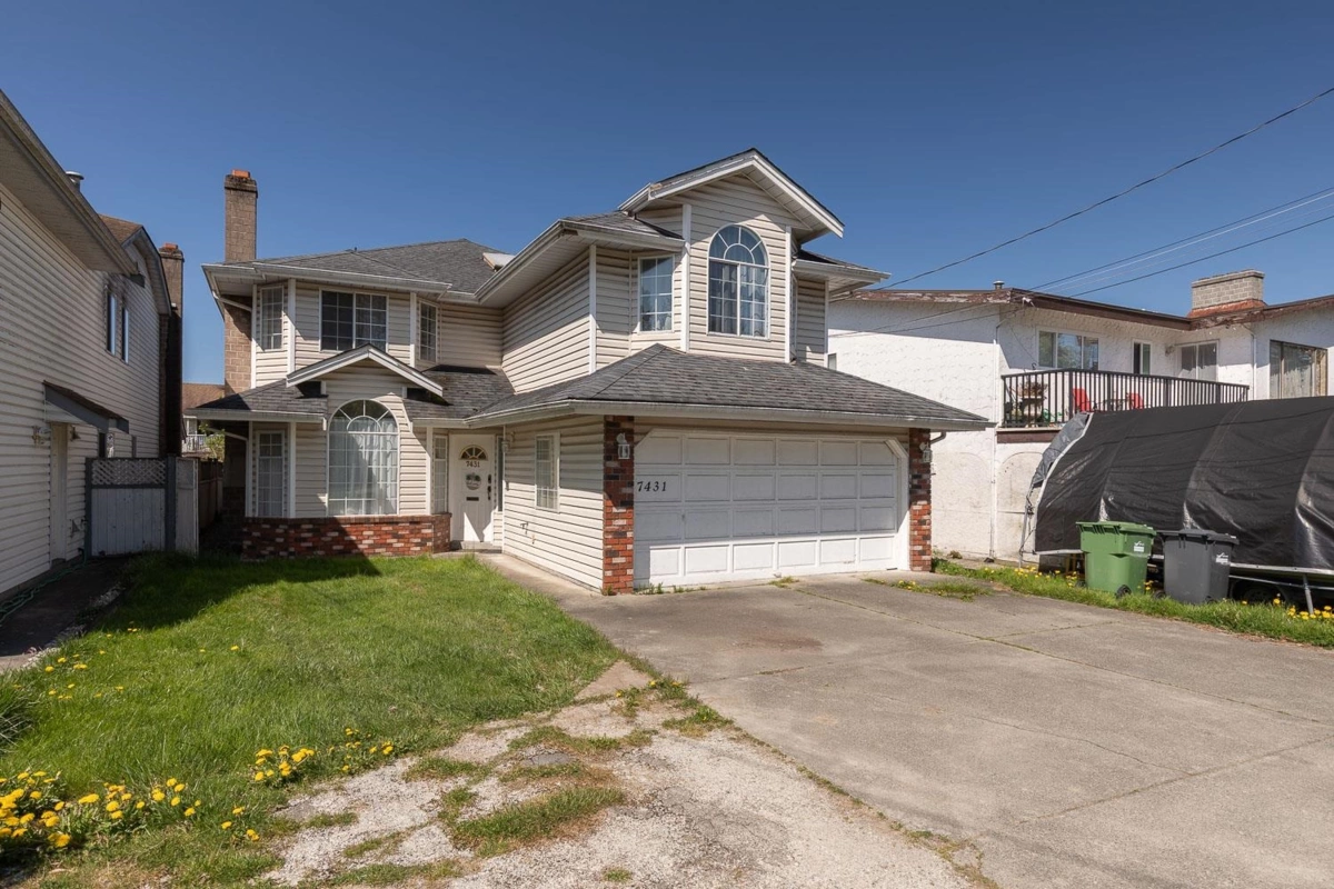Kitchen Island Photo of 7431 No. 2 Road, Richmond, BC