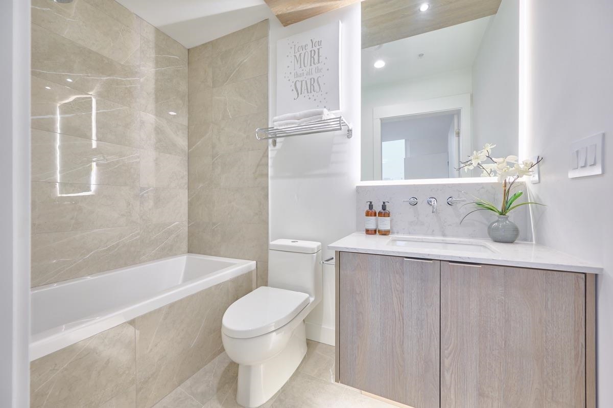 Hot Tub / Spa Photo of 602 7638 Cambie Street, Vancouver, BC