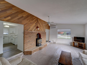 Breakfast Nook Photo of 776 Seacot Way, Gibsons, BC
