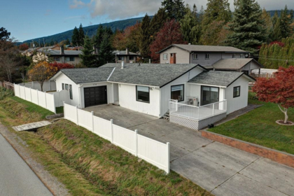 Front Yard Photo of 776 Seacot Way, Gibsons, BC