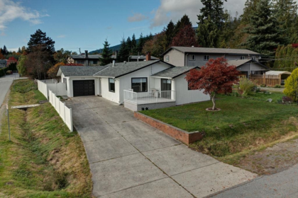 Garden / Landscaping Photo of 776 Seacot Way, Gibsons, BC