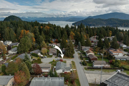 Outdoor Deck Photo of 776 Seacot Way, Gibsons, BC