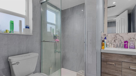Guest Bathroom Photo of 31297 Wagner Drive, Abbotsford, BC
