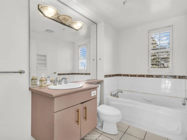Bedroom 2 Photo of 201 588 16th Street, West Vancouver, BC