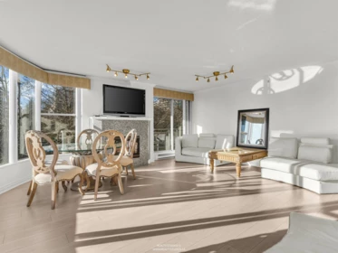Bedroom 4 Photo of 201 588 16th Street, West Vancouver, BC