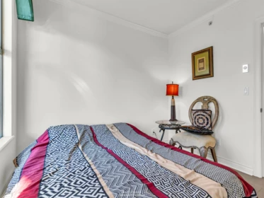 201 588 16th Street, West Vancouver, BC