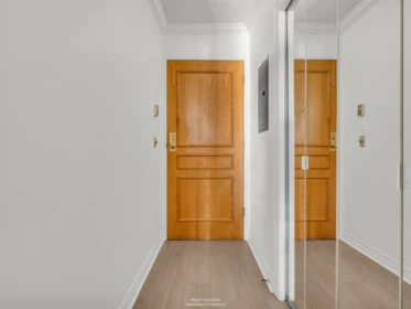201 588 16th Street, West Vancouver, BC