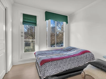 201 588 16th Street, West Vancouver, BC