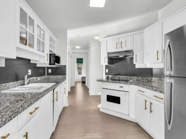 Mudroom Photo of 201 588 16th Street, West Vancouver, BC