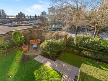 Outdoor Patio Photo of 201 588 16th Street, West Vancouver, BC