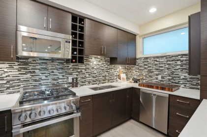 Walk-In Closet Photo of 4 1851 Adanac Street, Vancouver, BC