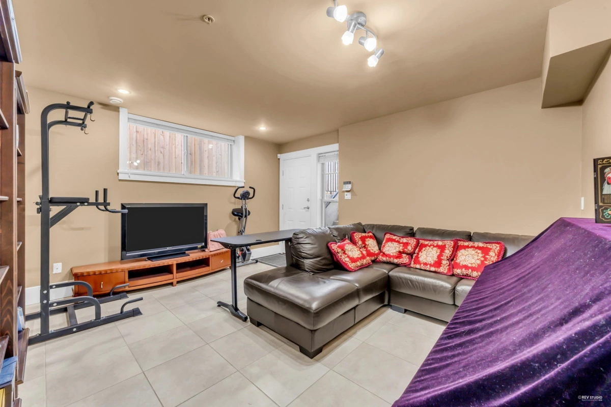 Front Yard Photo of 2139 W 22nd Avenue, Vancouver, BC