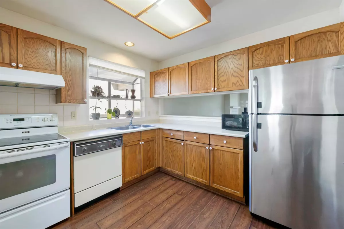 Dining Area Photo of 133 12233 92 Avenue, Surrey, BC