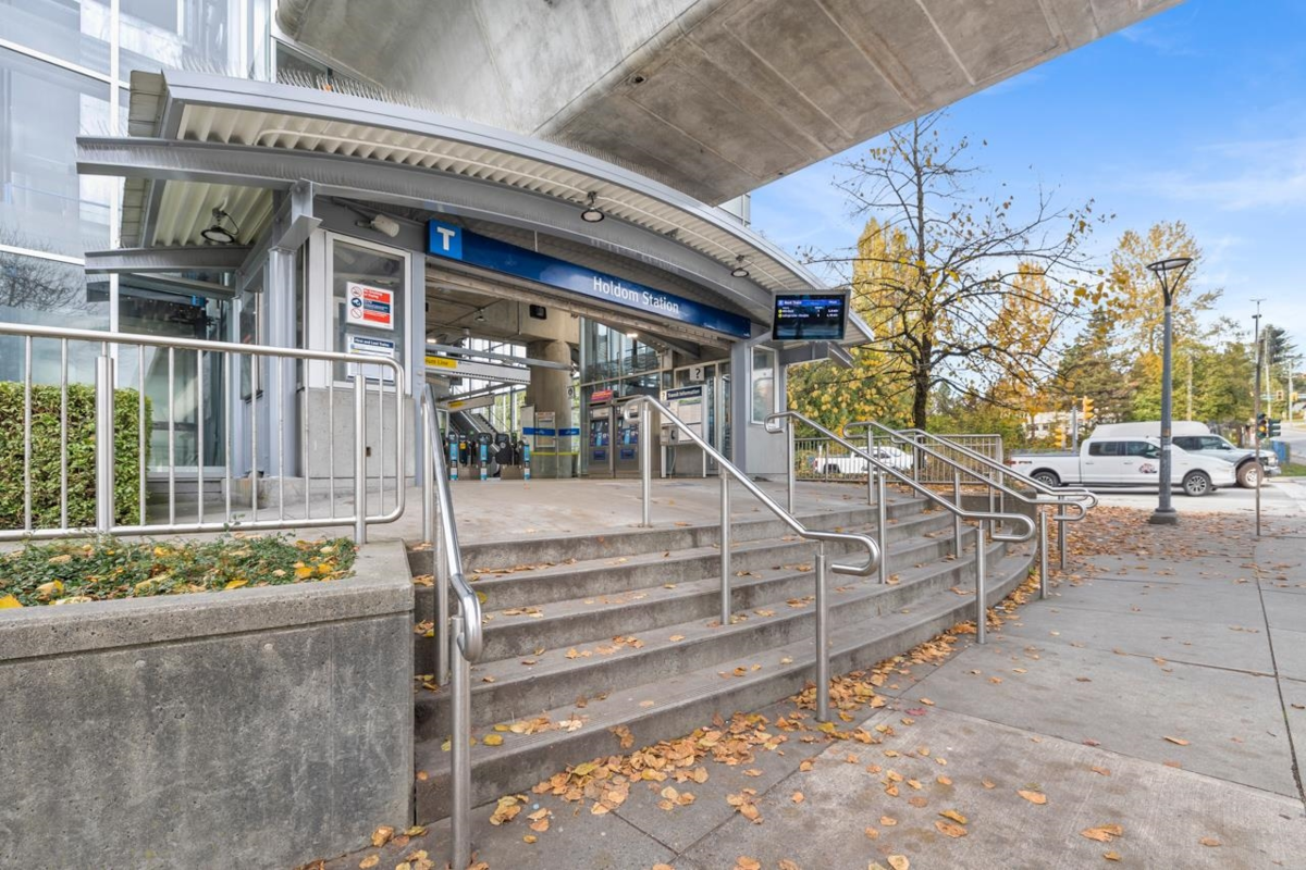 Swimming Pool Photo of 1105 5333 Goring Street, Burnaby, BC