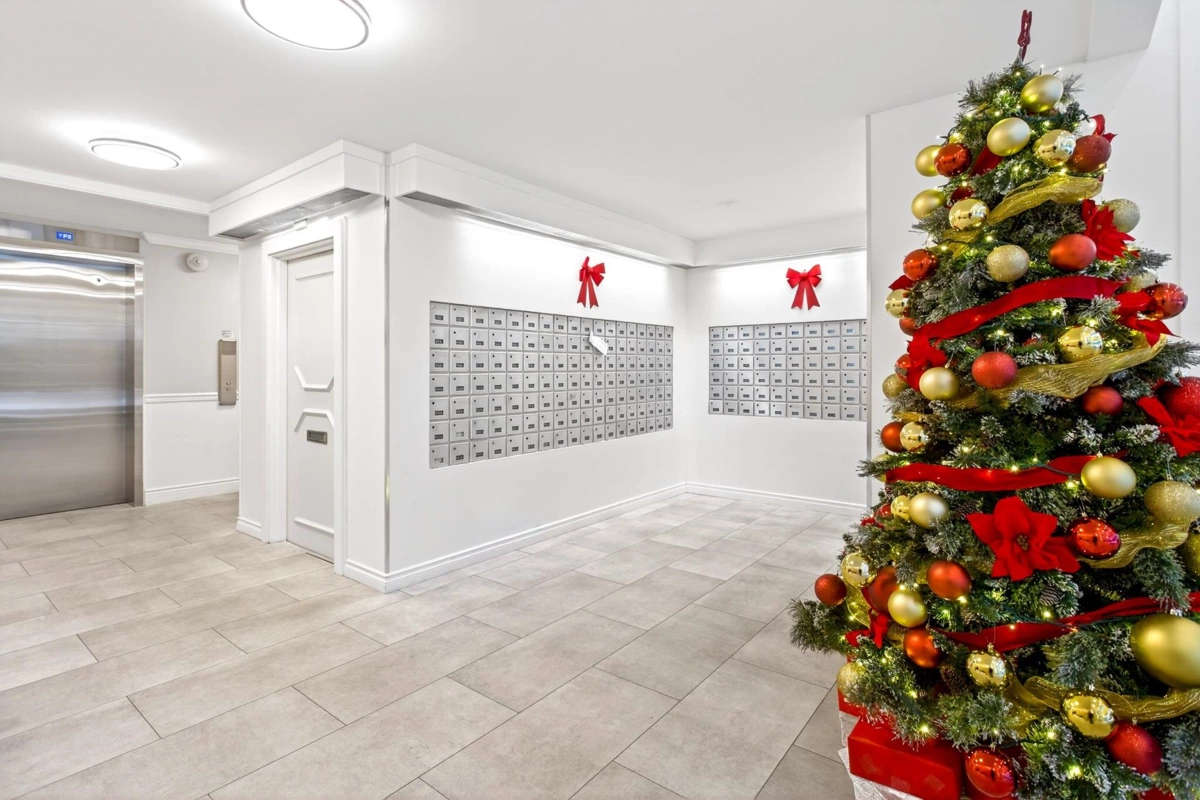 Aerial View of 504 2024 Fullerton Avenue, North Vancouver, BC