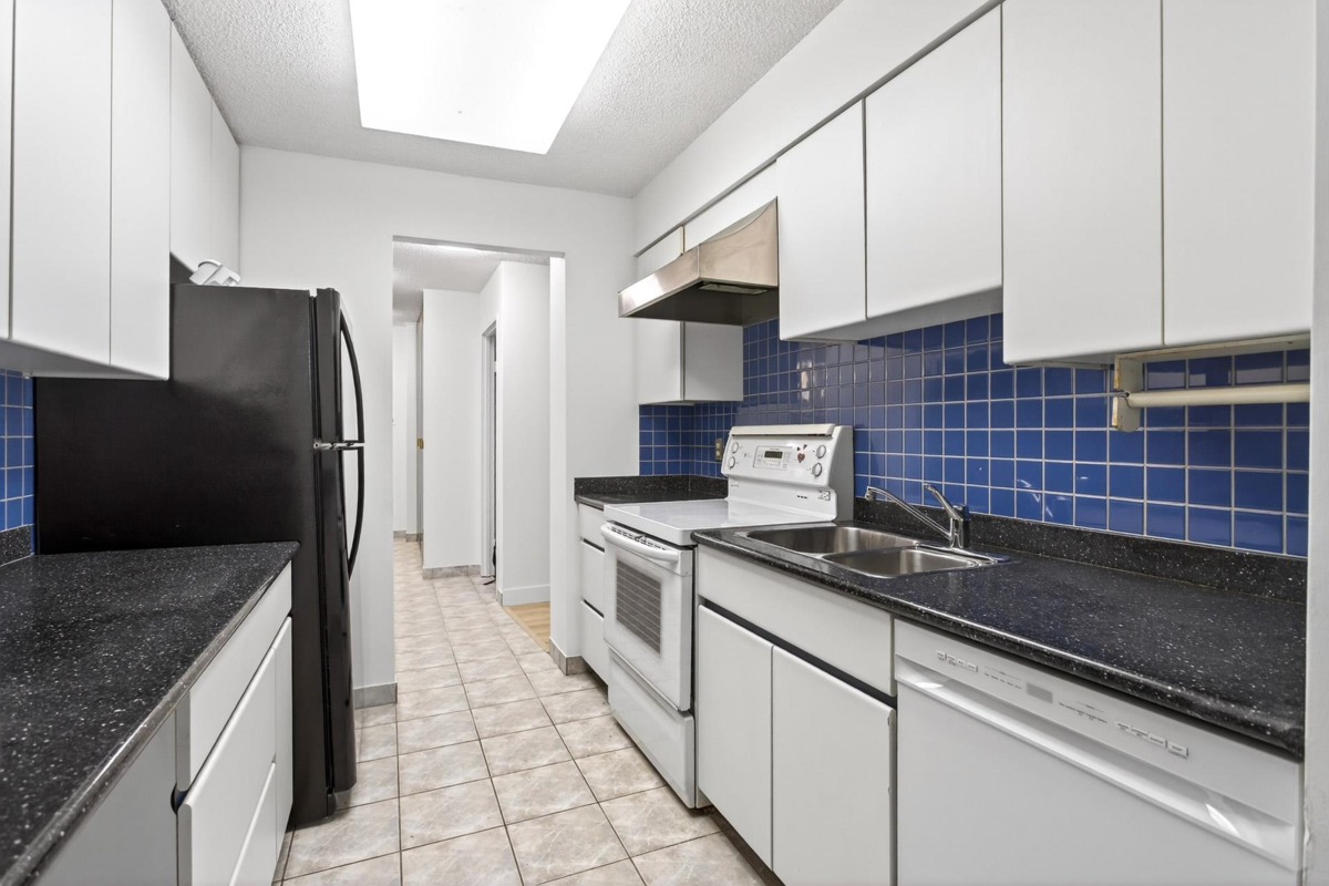 Basement Recreation Room Photo of 504 2024 Fullerton Avenue, North Vancouver, BC