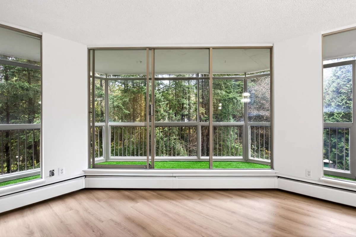 Breakfast Nook Photo of 504 2024 Fullerton Avenue, North Vancouver, BC