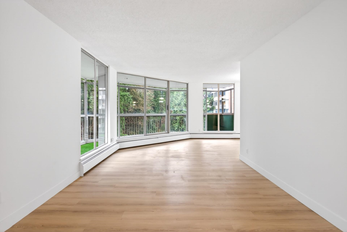 Dining Area Photo of 504 2024 Fullerton Avenue, North Vancouver, BC