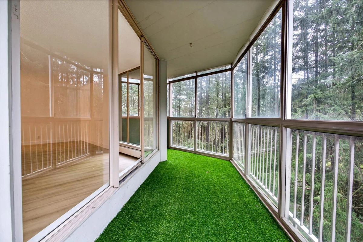 Entry Foyer Photo of 504 2024 Fullerton Avenue, North Vancouver, BC