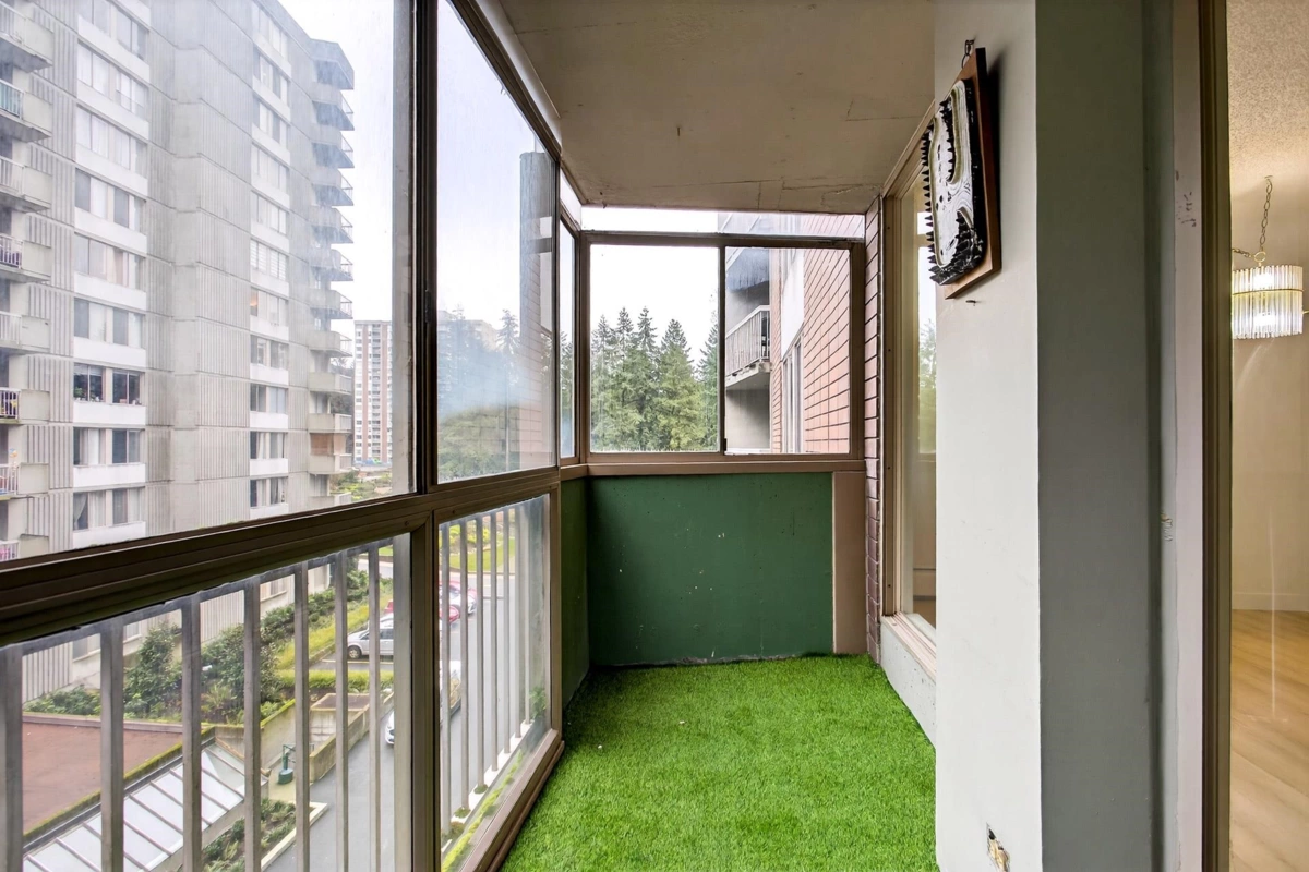 Hallway Photo of 504 2024 Fullerton Avenue, North Vancouver, BC