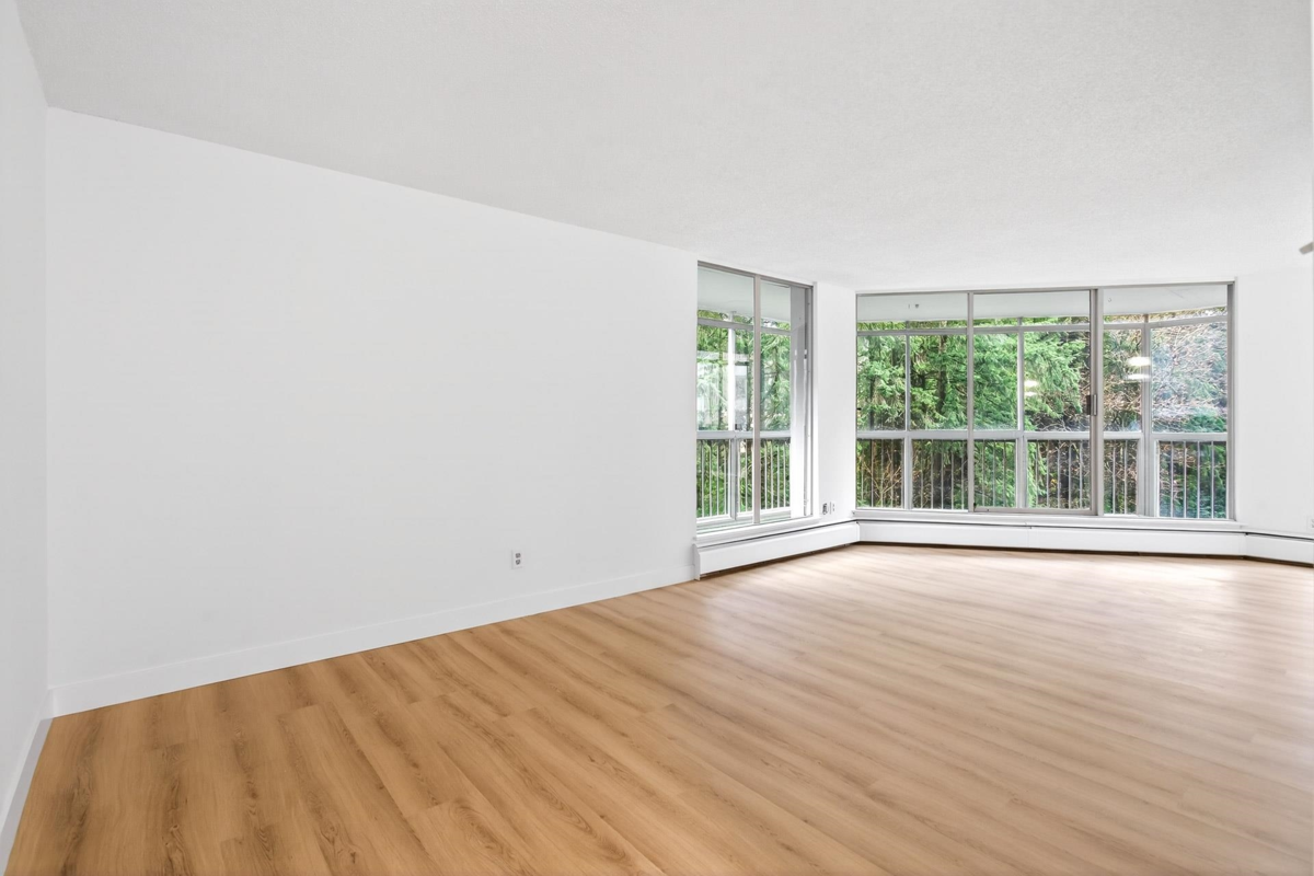 Kitchen Photo of 504 2024 Fullerton Avenue, North Vancouver, BC