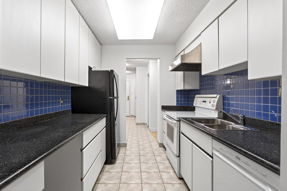 Laundry Room Photo of 504 2024 Fullerton Avenue, North Vancouver, BC