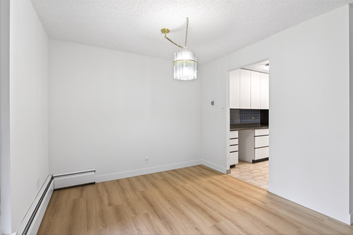 Primary Bathroom Photo of 504 2024 Fullerton Avenue, North Vancouver, BC