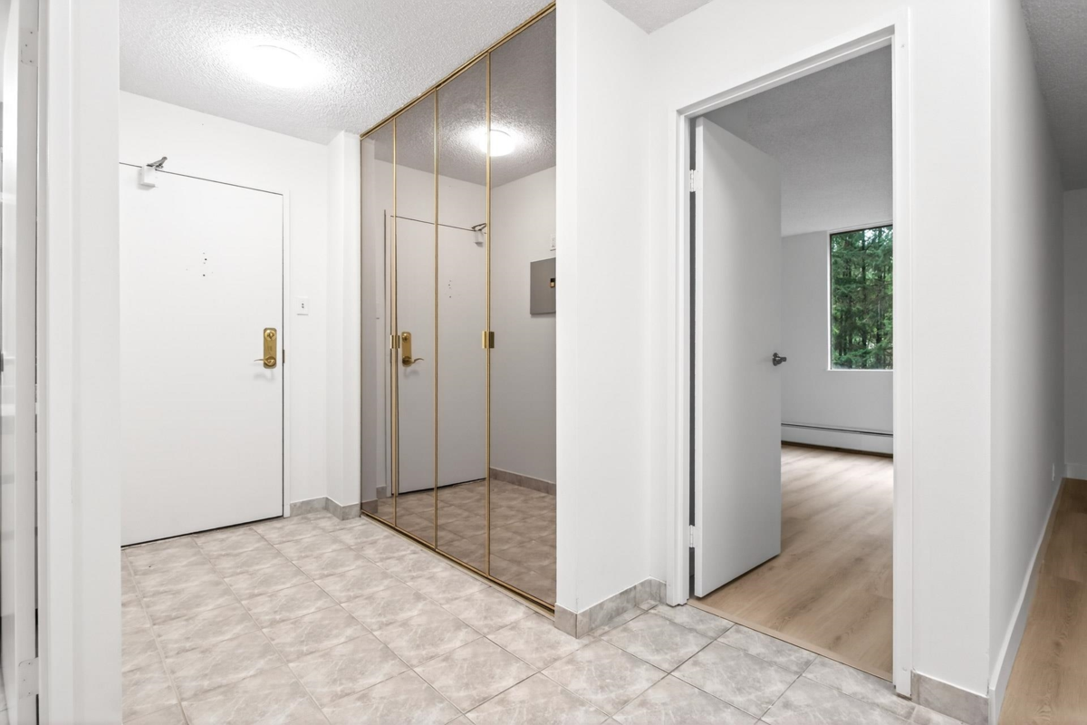 Staircase Photo of 504 2024 Fullerton Avenue, North Vancouver, BC