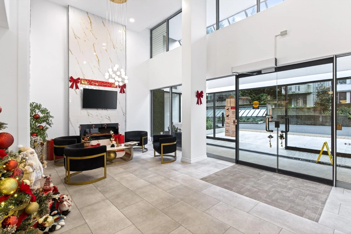 Street View Photo of 504 2024 Fullerton Avenue, North Vancouver, BC