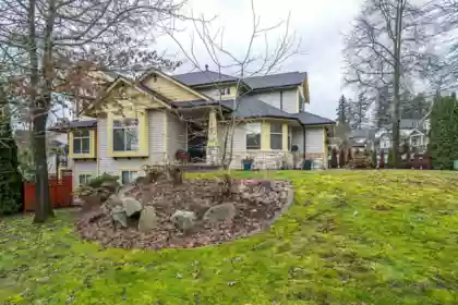 5846 167 Street, Surrey, BC, Cloverdale BC — 5 bed single family residence for sale