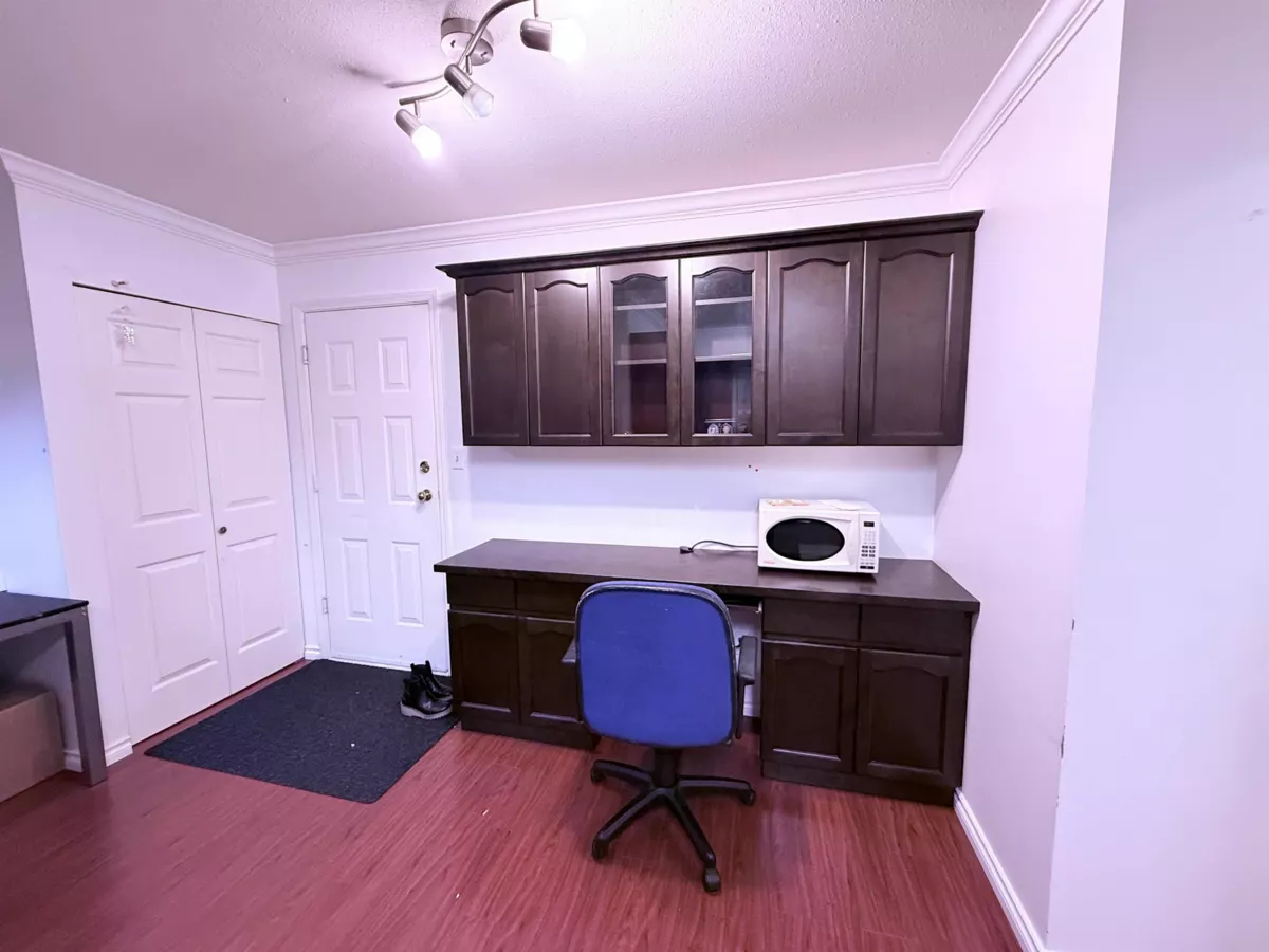 Walk-In Closet Photo of 5 7171 Blundell Road, Richmond, BC