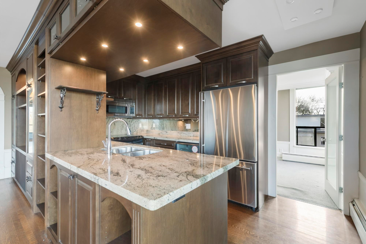 Kitchen Island Photo of 501 2370 W 2nd Avenue, Vancouver, BC