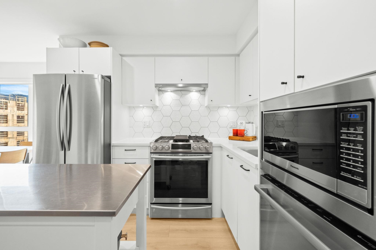 Dining Area Photo of 303 1519 Crown Street, North Vancouver, BC