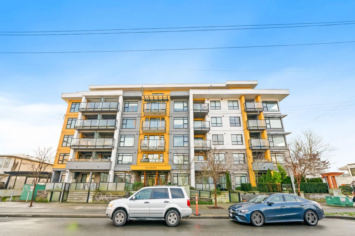 Staircase Photo of 303 1519 Crown Street, North Vancouver, BC