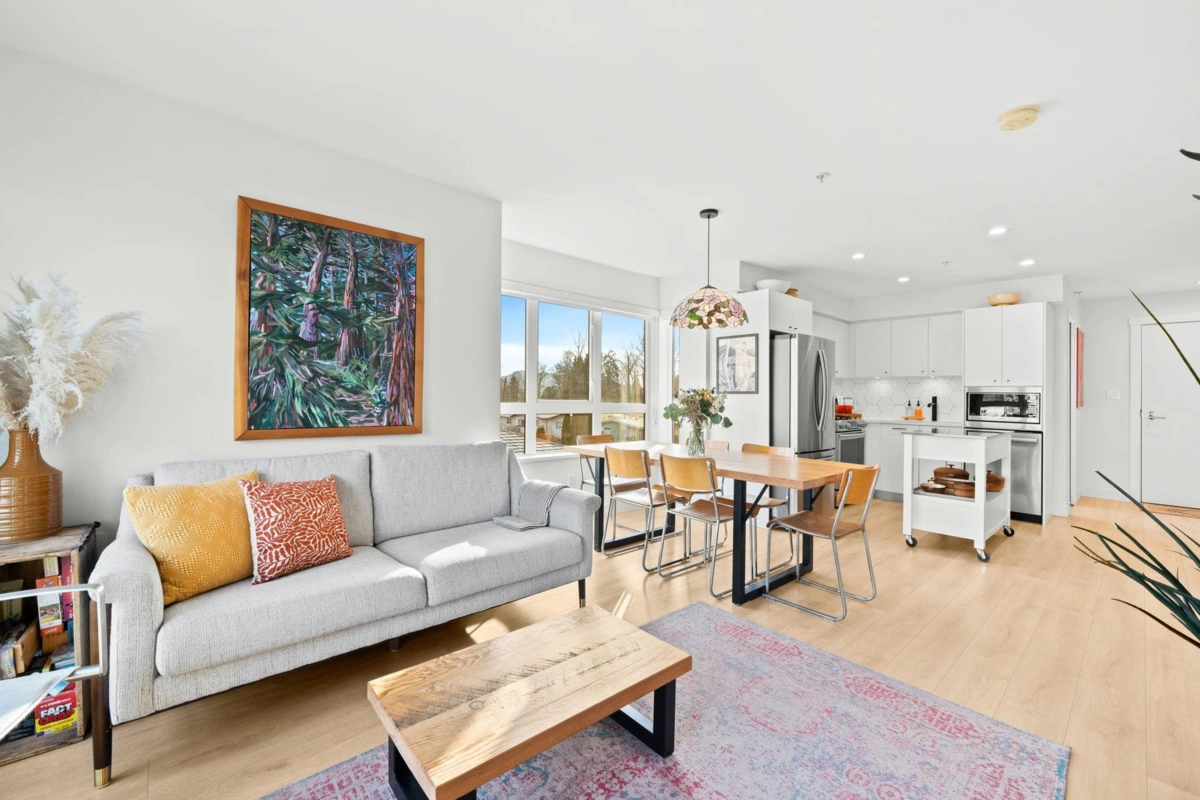 Walk-In Closet Photo of 303 1519 Crown Street, North Vancouver, BC