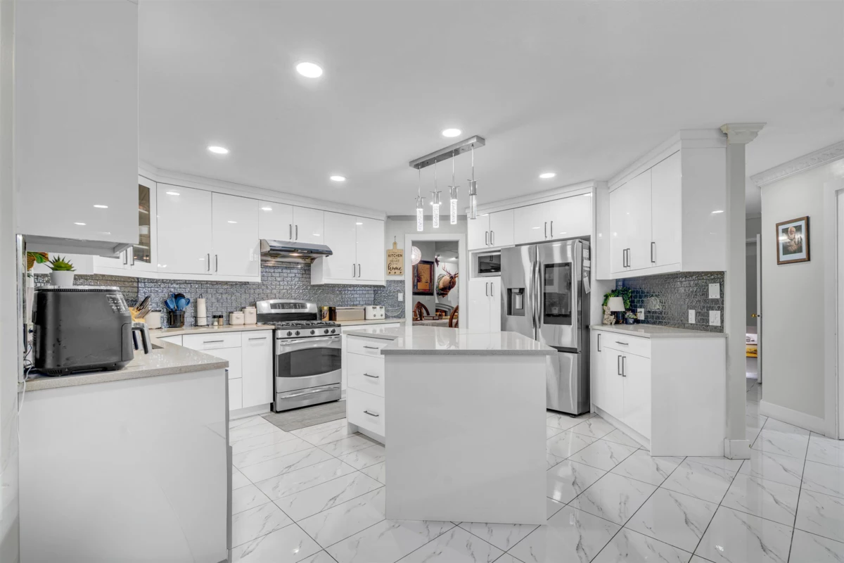 Breakfast Nook Photo of 15656 92a Avenue, Surrey, BC