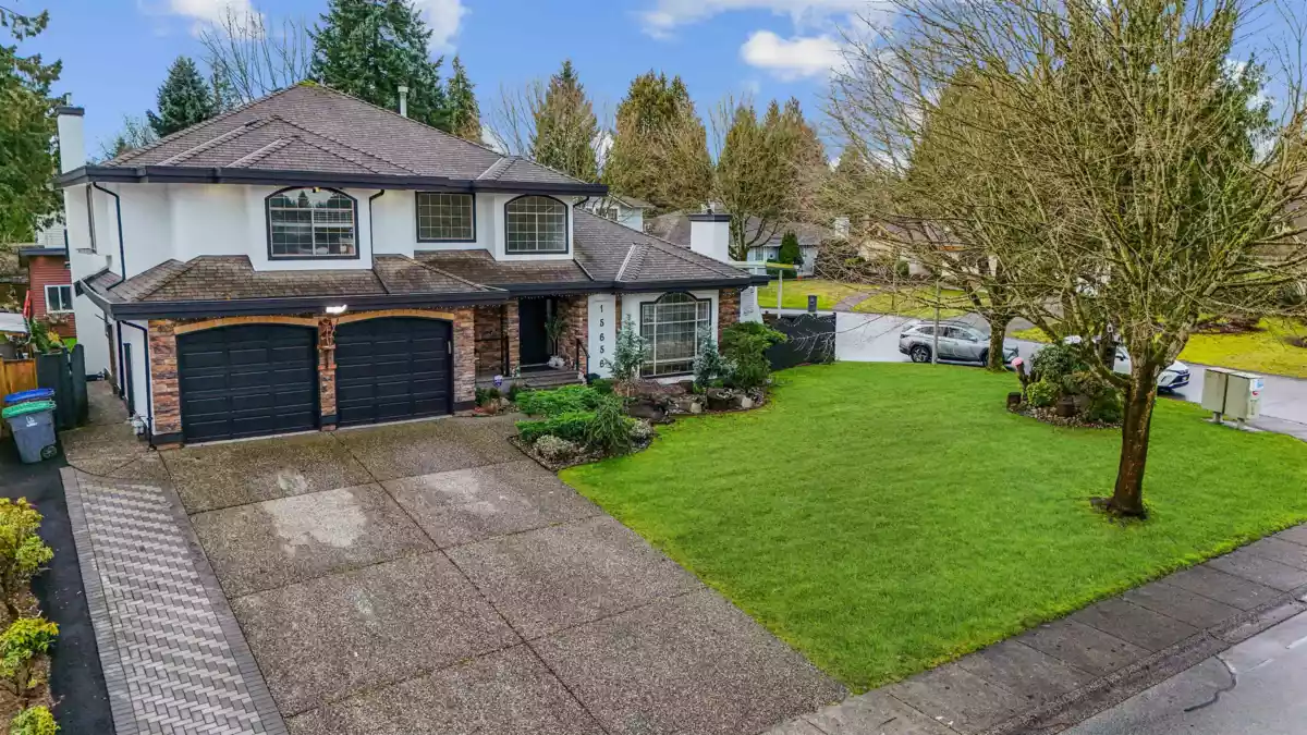 Fitness Center Photo Near 15656 92a Avenue, Surrey, BC